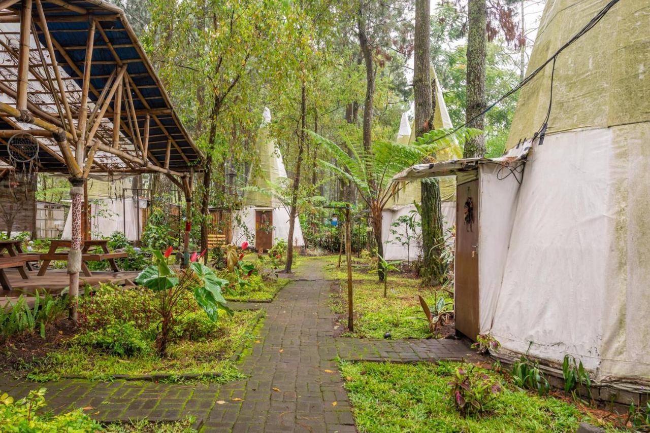 Reddoorz @ Apache Camp Hotel Batu  Exterior photo