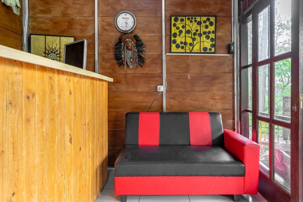 Reddoorz @ Apache Camp Hotel Batu  Exterior photo